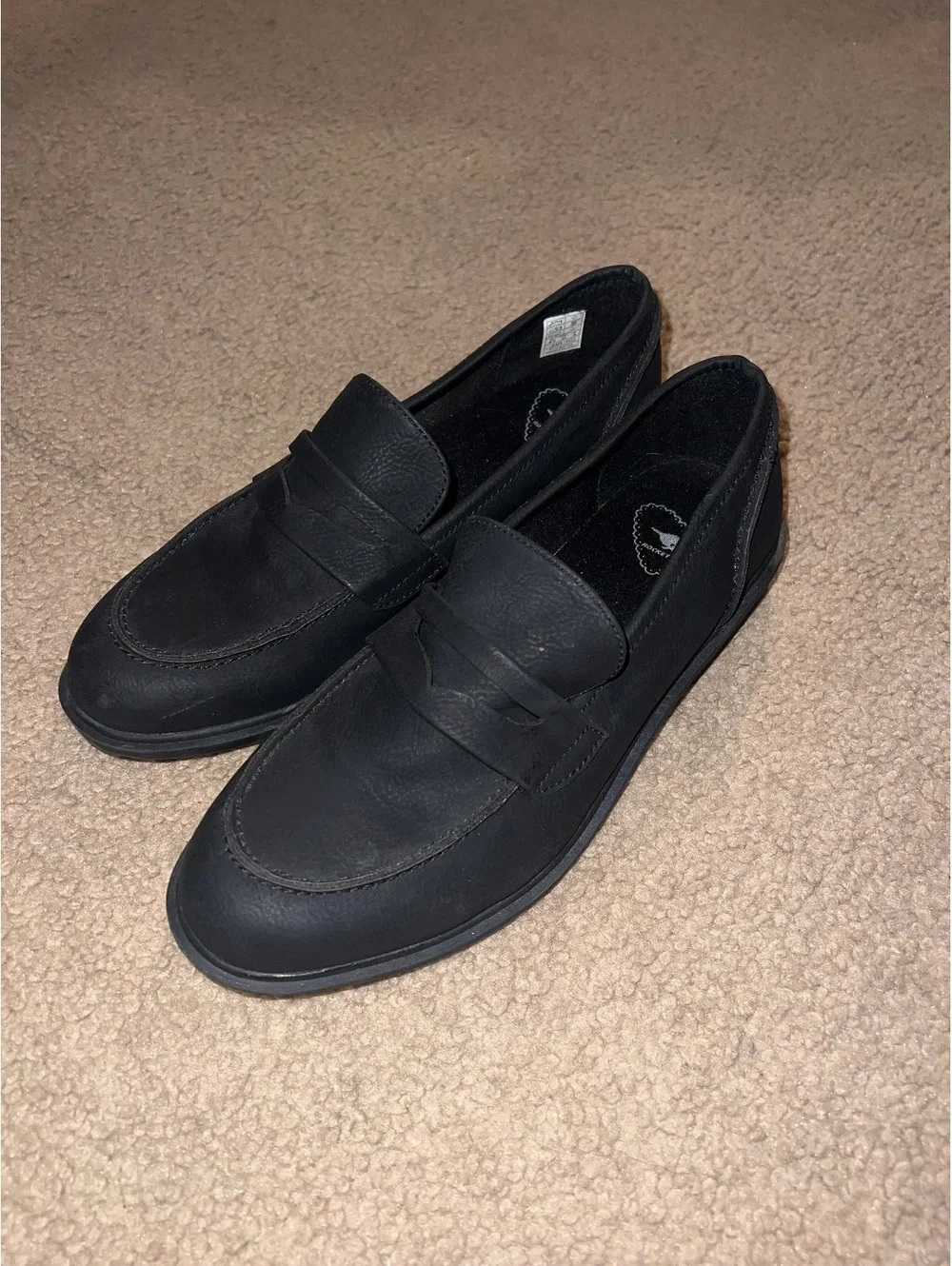 women’s black loafers